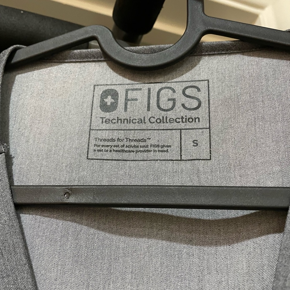 Figs gray scrub